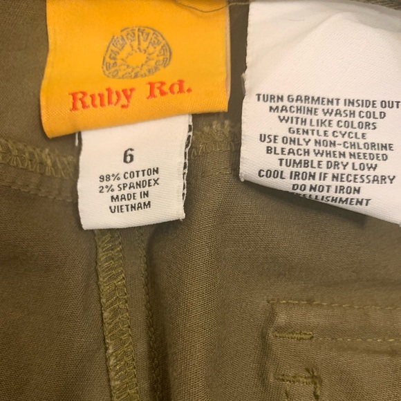 Ruby Rd Army Green Pants | Rock Stud Pockets | Size 6 | Great Used Condition - Picture 4 of 7